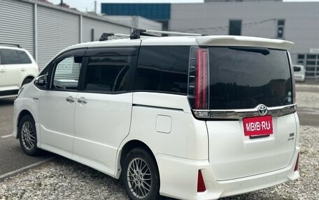 Toyota Noah III, 2019 год, 2 250 000 рублей, 3 фотография