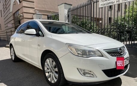 Opel Astra J, 2011 год, 989 000 рублей, 2 фотография