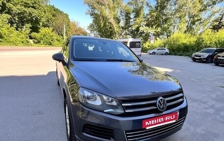 Volkswagen Touareg III, 2011 год, 1 900 000 рублей, 2 фотография