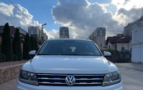 Volkswagen Tiguan II, 2017 год, 2 650 000 рублей, 3 фотография