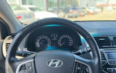 Hyundai Solaris II рестайлинг, 2015 год, 1 000 000 рублей, 10 фотография