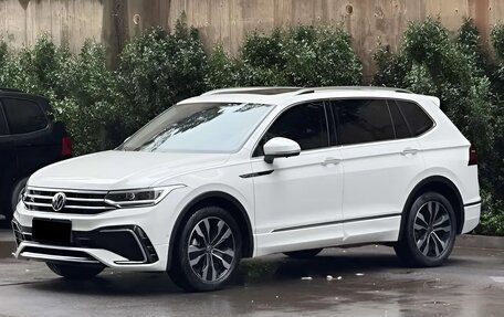 Volkswagen Tiguan II, 2021 год, 2 990 400 рублей, 3 фотография