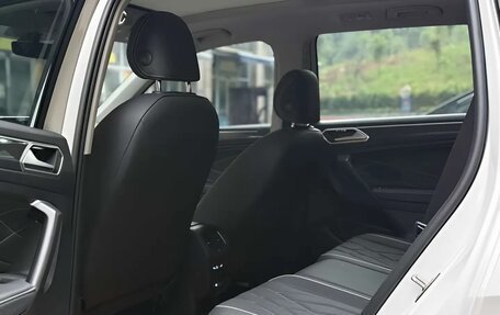 Volkswagen Tiguan II, 2021 год, 2 990 400 рублей, 17 фотография