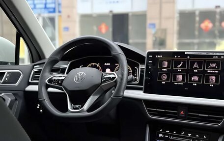 Volkswagen Tiguan II, 2021 год, 2 990 400 рублей, 10 фотография