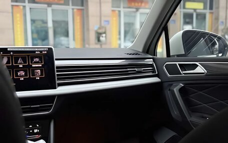 Volkswagen Tiguan II, 2021 год, 2 990 400 рублей, 13 фотография
