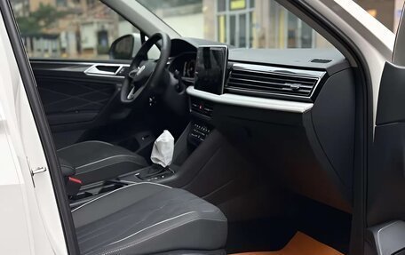 Volkswagen Tiguan II, 2021 год, 2 990 400 рублей, 15 фотография