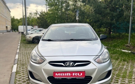 Hyundai Solaris II рестайлинг, 2011 год, 660 000 рублей, 2 фотография