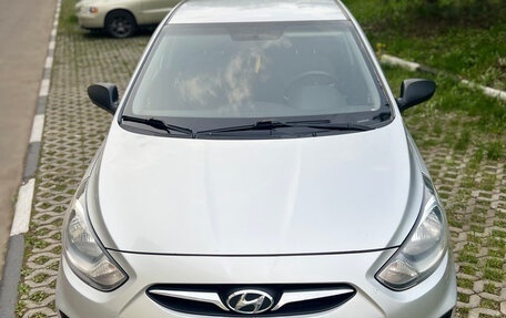 Hyundai Solaris II рестайлинг, 2011 год, 660 000 рублей, 3 фотография