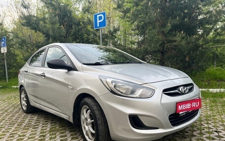 Hyundai Solaris II рестайлинг, 2011 год, 660 000 рублей, 17 фотография