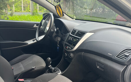 Hyundai Solaris II рестайлинг, 2011 год, 660 000 рублей, 25 фотография