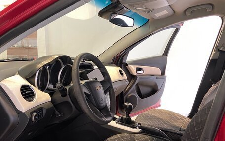 Chevrolet Cruze II, 2011 год, 680 000 рублей, 16 фотография
