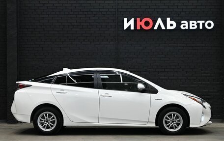 Toyota Prius IV XW50, 2018 год, 1 560 000 рублей, 9 фотография