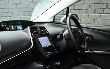 Toyota Prius IV XW50, 2018 год, 1 560 000 рублей, 16 фотография