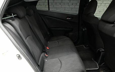 Toyota Prius IV XW50, 2018 год, 1 560 000 рублей, 17 фотография