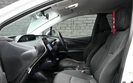Toyota Prius IV XW50, 2018 год, 1 560 000 рублей, 10 фотография