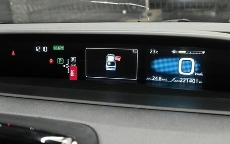 Toyota Prius IV XW50, 2018 год, 1 560 000 рублей, 15 фотография