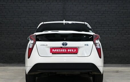 Toyota Prius IV XW50, 2018 год, 1 560 000 рублей, 5 фотография