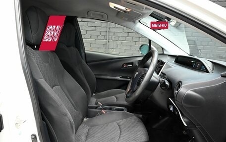Toyota Prius IV XW50, 2018 год, 1 560 000 рублей, 11 фотография