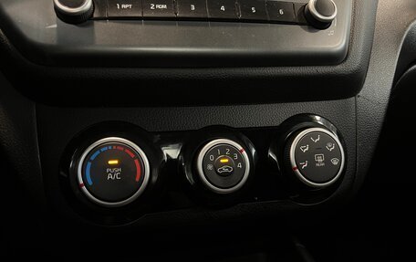 KIA Rio III рестайлинг, 2015 год, 979 000 рублей, 14 фотография