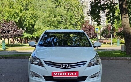 Hyundai Solaris II рестайлинг, 2015 год, 1 189 000 рублей, 2 фотография
