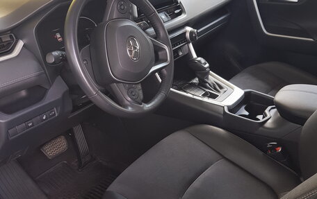 Toyota RAV4, 2021 год, 4 450 000 рублей, 3 фотография