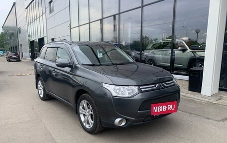 Mitsubishi Outlander III рестайлинг 3, 2013 год, 1 299 000 рублей, 4 фотография
