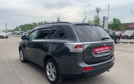 Mitsubishi Outlander III рестайлинг 3, 2013 год, 1 299 000 рублей, 2 фотография