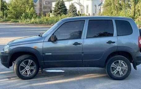 Chevrolet Niva I рестайлинг, 2010 год, 550 000 рублей, 3 фотография