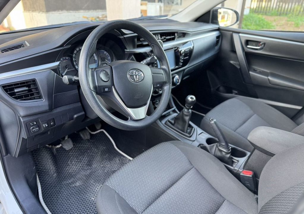 Toyota Corolla, 2014 год, 1 300 000 рублей, 13 фотография