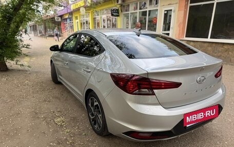 Hyundai Elantra VI рестайлинг, 2019 год, 1 600 000 рублей, 6 фотография