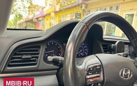 Hyundai Elantra VI рестайлинг, 2019 год, 1 600 000 рублей, 8 фотография
