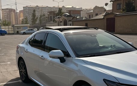 Toyota Camry, 2023 год, 3 650 000 рублей, 4 фотография