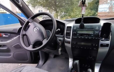 Toyota Land Cruiser Prado 120 рестайлинг, 2006 год, 2 000 000 рублей, 5 фотография