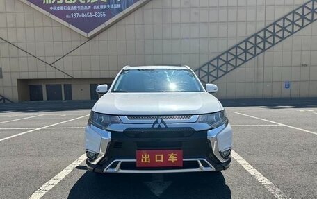 Mitsubishi Outlander III рестайлинг 3, 2022 год, 2 440 000 рублей, 2 фотография