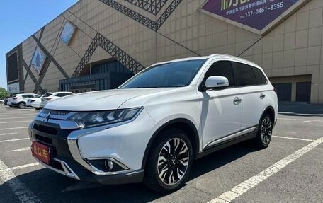 Mitsubishi Outlander III рестайлинг 3, 2022 год, 2 440 000 рублей, 3 фотография