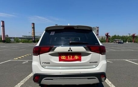 Mitsubishi Outlander III рестайлинг 3, 2022 год, 2 440 000 рублей, 5 фотография