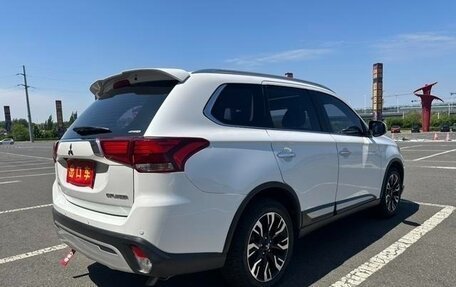 Mitsubishi Outlander III рестайлинг 3, 2022 год, 2 440 000 рублей, 6 фотография