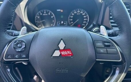 Mitsubishi Outlander III рестайлинг 3, 2022 год, 2 440 000 рублей, 8 фотография
