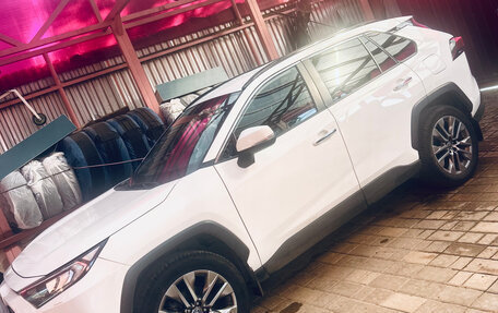Toyota RAV4, 2019 год, 3 200 000 рублей, 1 фотография