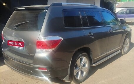 Toyota Highlander III, 2011 год, 2 400 000 рублей, 13 фотография