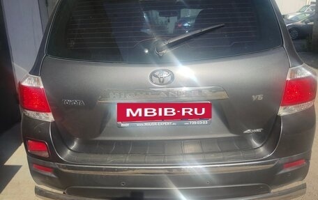 Toyota Highlander III, 2011 год, 2 400 000 рублей, 12 фотография
