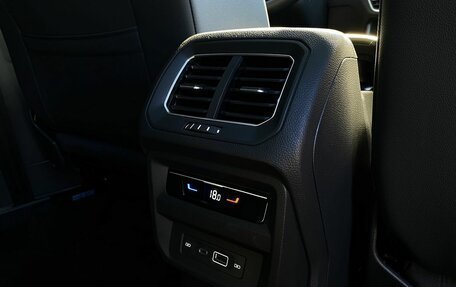 Volkswagen Tiguan II, 2023 год, 4 339 000 рублей, 27 фотография