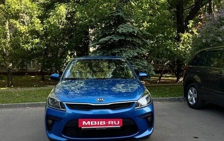 KIA Rio IV, 2017 год, 999 000 рублей, 3 фотография