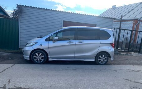 Honda Freed I, 2010 год, 600 000 рублей, 2 фотография