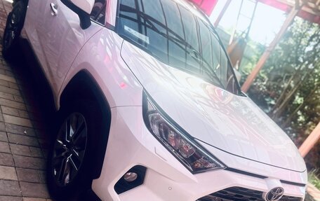Toyota RAV4, 2019 год, 3 200 000 рублей, 4 фотография