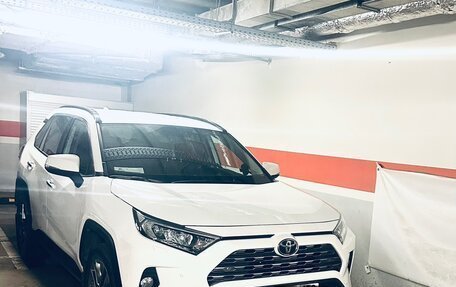Toyota RAV4, 2019 год, 3 200 000 рублей, 2 фотография