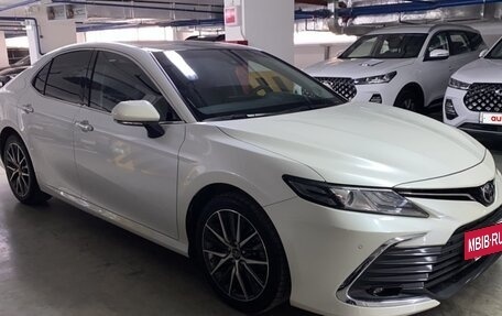 Toyota Camry, 2023 год, 3 968 000 рублей, 2 фотография