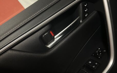 Toyota RAV4, 2019 год, 3 200 000 рублей, 10 фотография