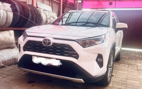 Toyota RAV4, 2019 год, 3 200 000 рублей, 9 фотография