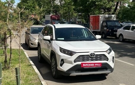 Toyota RAV4, 2019 год, 3 200 000 рублей, 14 фотография